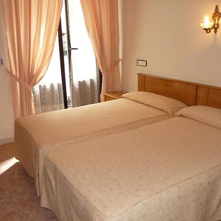 Hostal Fernandez Madryt Zewnętrze zdjęcie