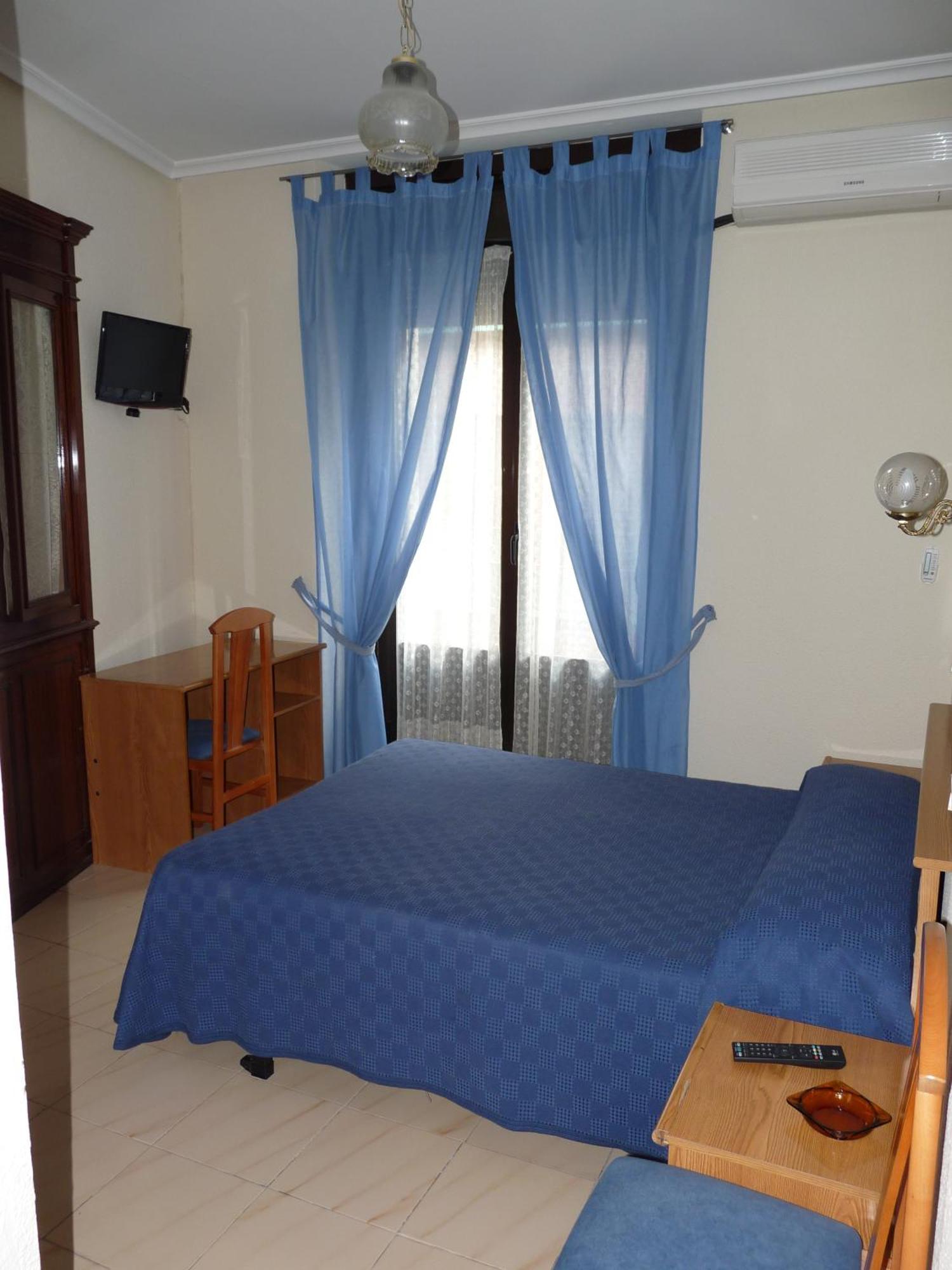 Hostal Fernandez Madryt Zewnętrze zdjęcie