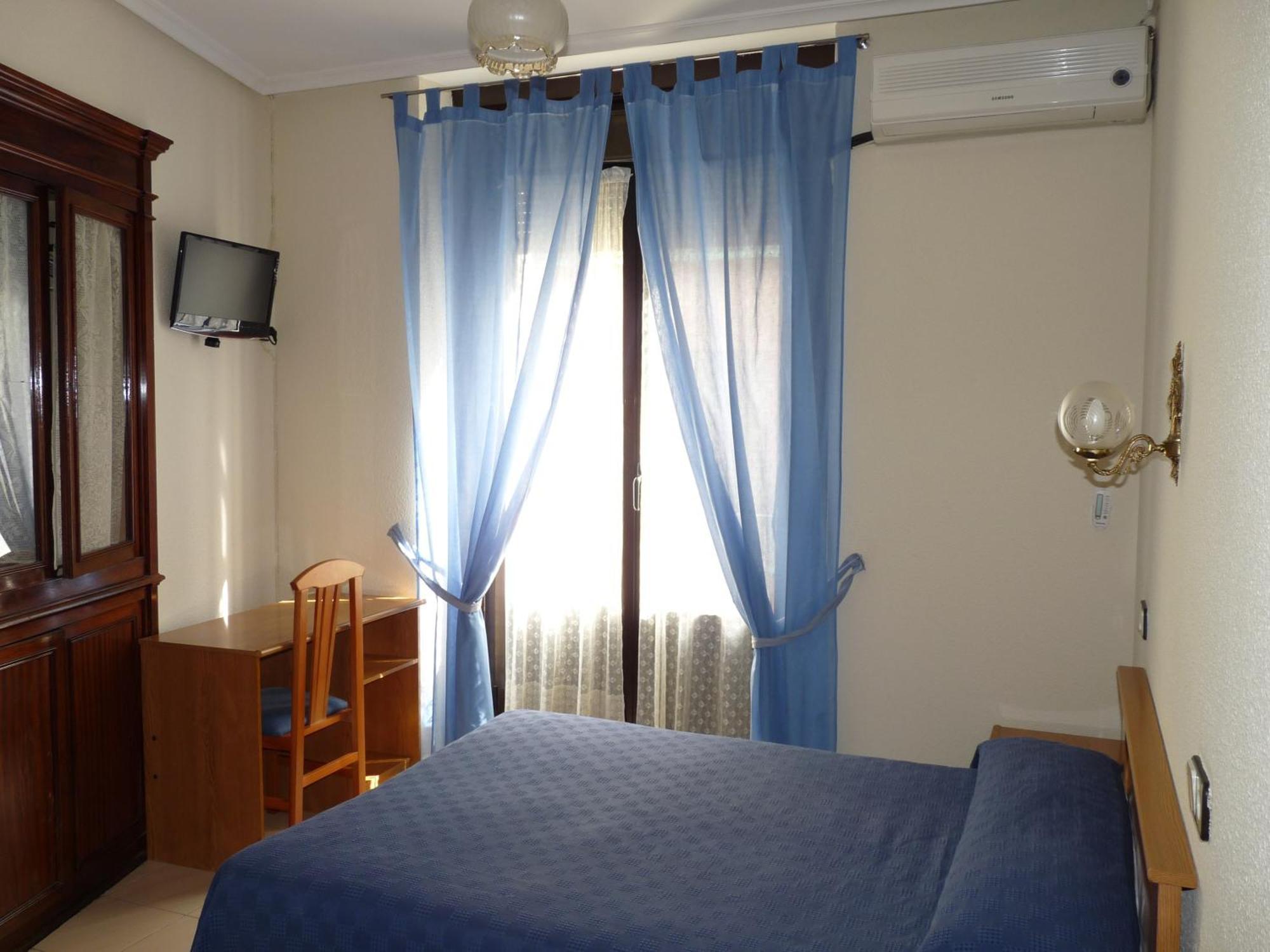 Hostal Fernandez Madryt Zewnętrze zdjęcie