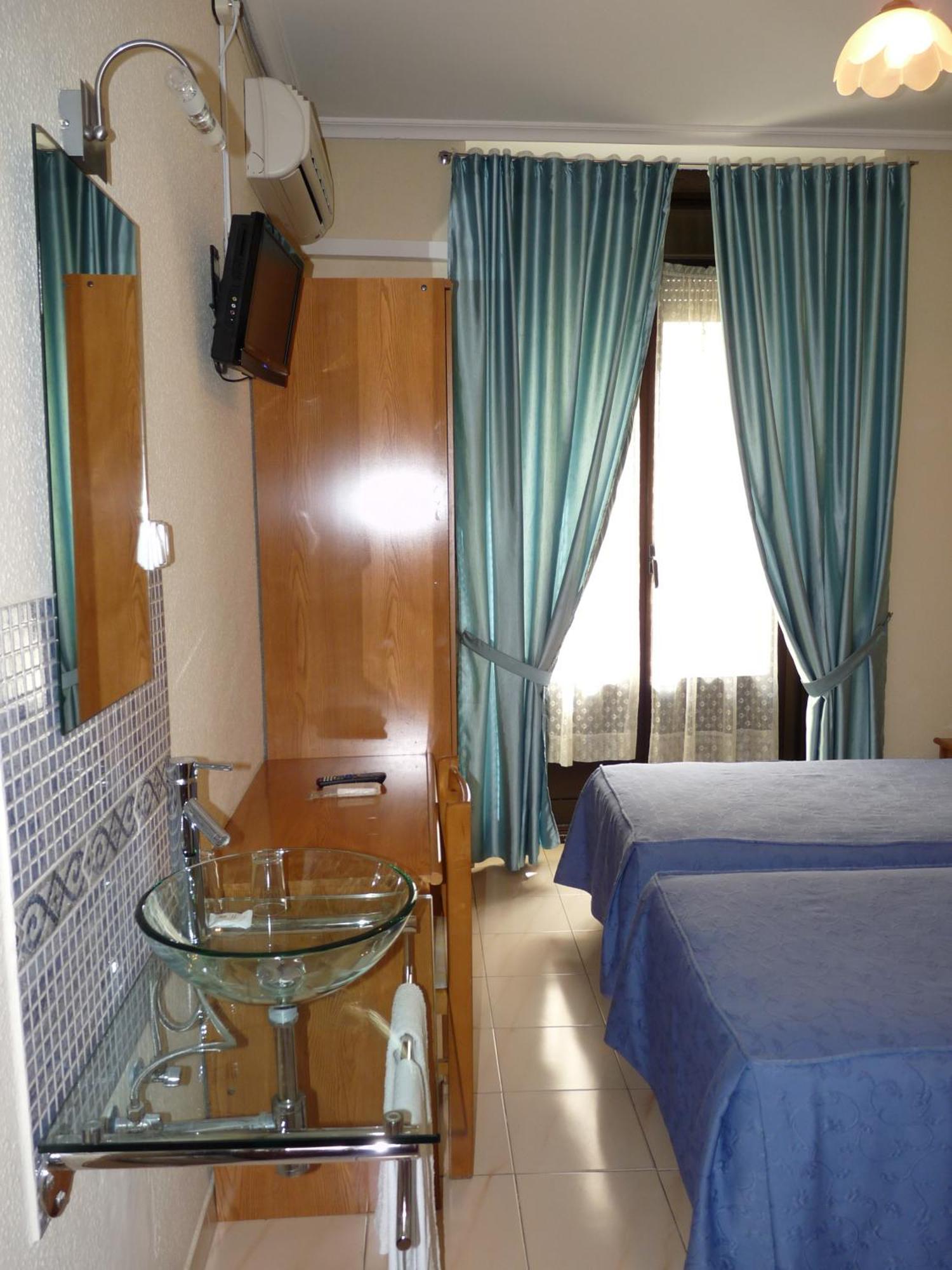 Hostal Fernandez Madryt Zewnętrze zdjęcie