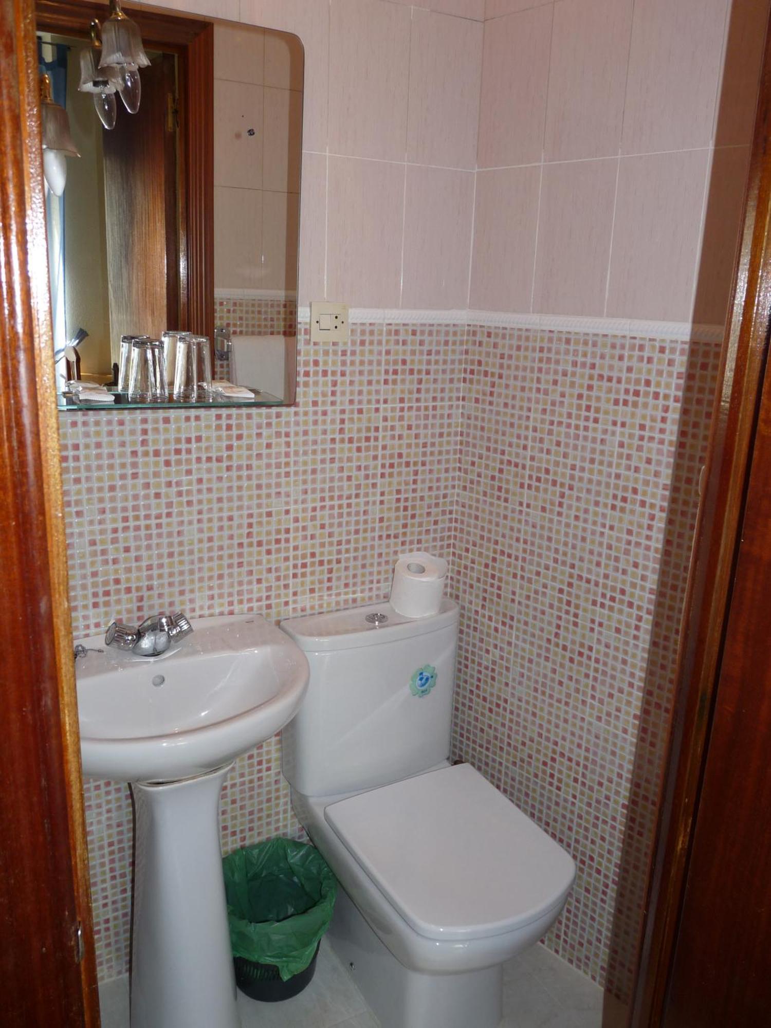 Hostal Fernandez Madryt Zewnętrze zdjęcie